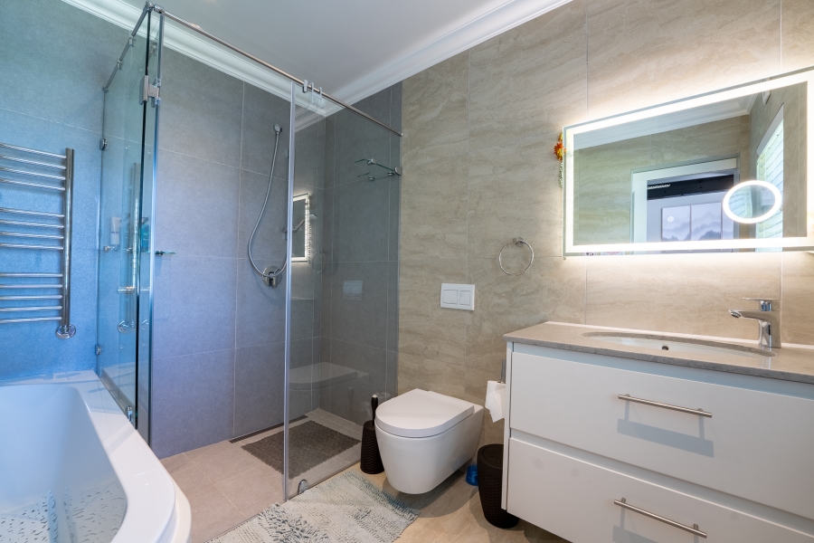 3 Bedroom Property for Sale in Lake Michelle Western Cape